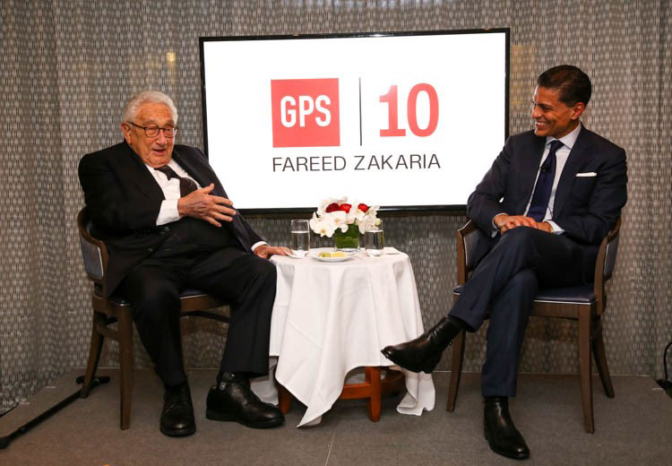زكريا يرى أن تشكل الدولة الأميركية هيّأ لمرحلة من التحول البنيوي هو الأول من نوعه في التاريخ؛ متزامناً مع صعود القوى الغربية. غير أن هذه المرحلة انتهت