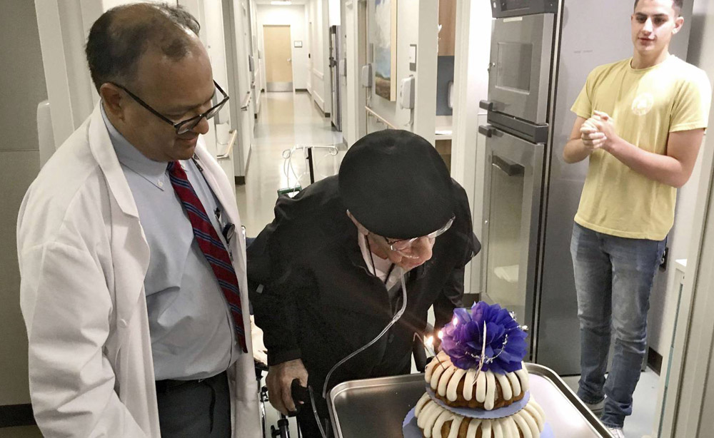 التواصل الدائم يدعم المسن نفسياً