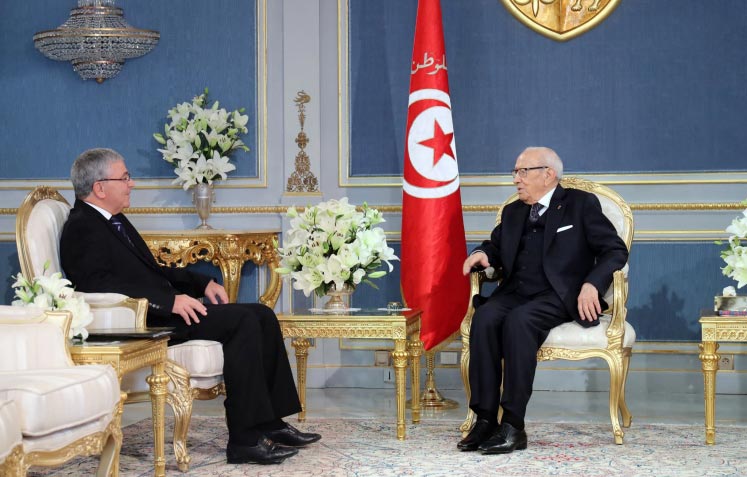 اسم الزبيدي يظل يطرح في أكثر من مناسبة في الكواليس الضيقة لأجهزة السلطة ومحاوراتها المطولة وبحثها الدائم عن الكفاءة في كل مرحلة تتوقف فيها الماكينة السياسية عن الاشتغال
