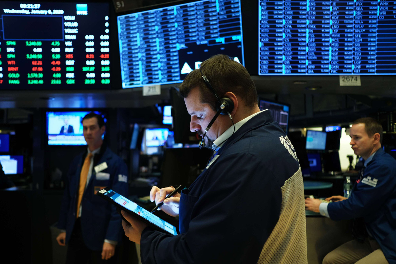 أسواق المال تحافظ على مستوياتها رغم التوترات 