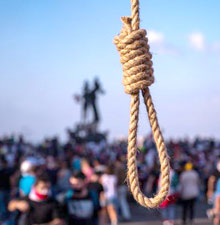 صورة تأخذ الناظر إليها إلى أبعد من محيط الانفجار، عبر هامات عارية تدين الفاعل دون الحاجة إلى دليل