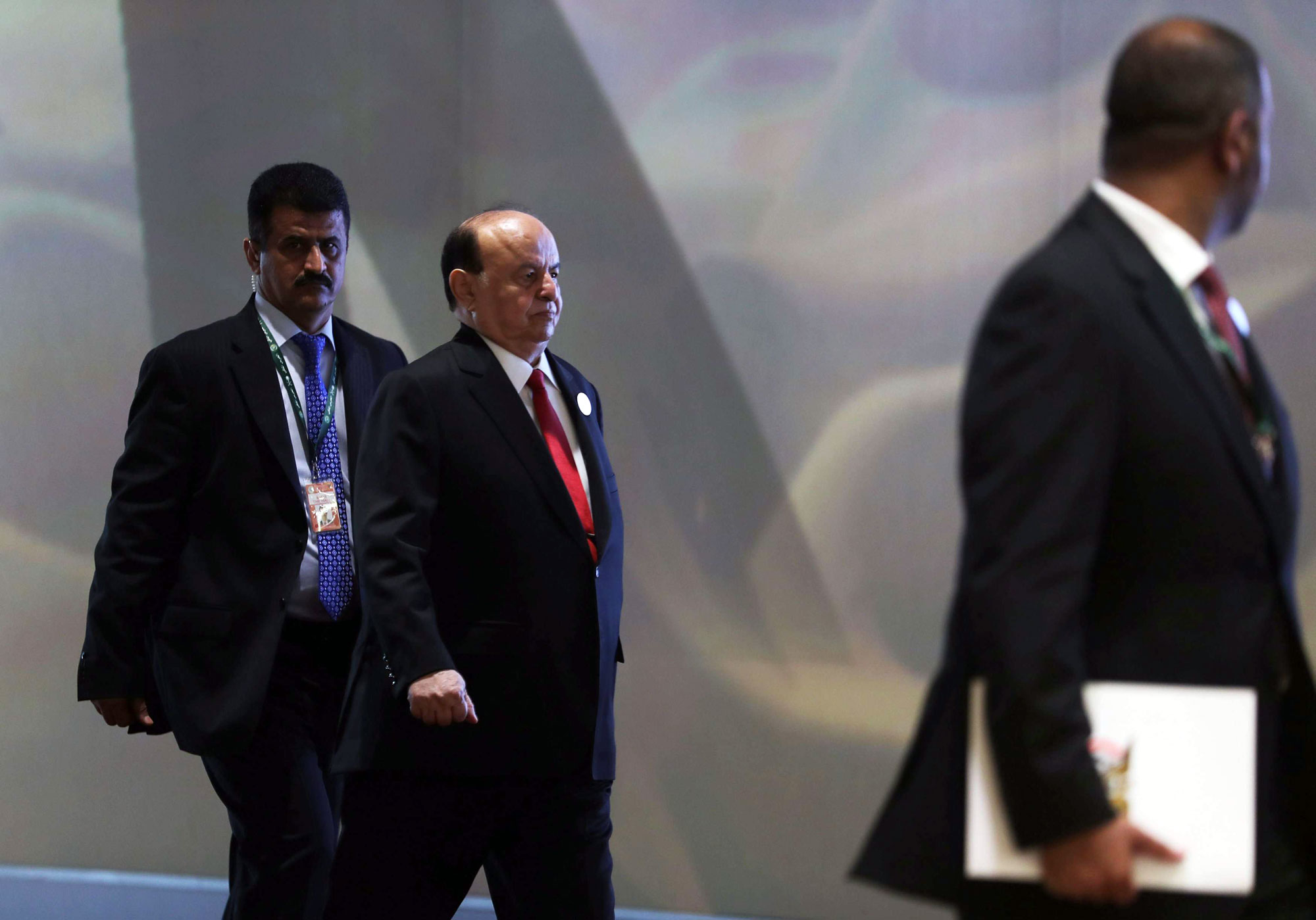 التوافق بين الرئيس اليمني عبدربه منصور هادي ونجل الراحل علي عبدالله صالح، أول شروط ترميم البيت الداخلي لحزب المؤتمر وهو ما سيسهم في استرجاع دوره السياسي الفاعل