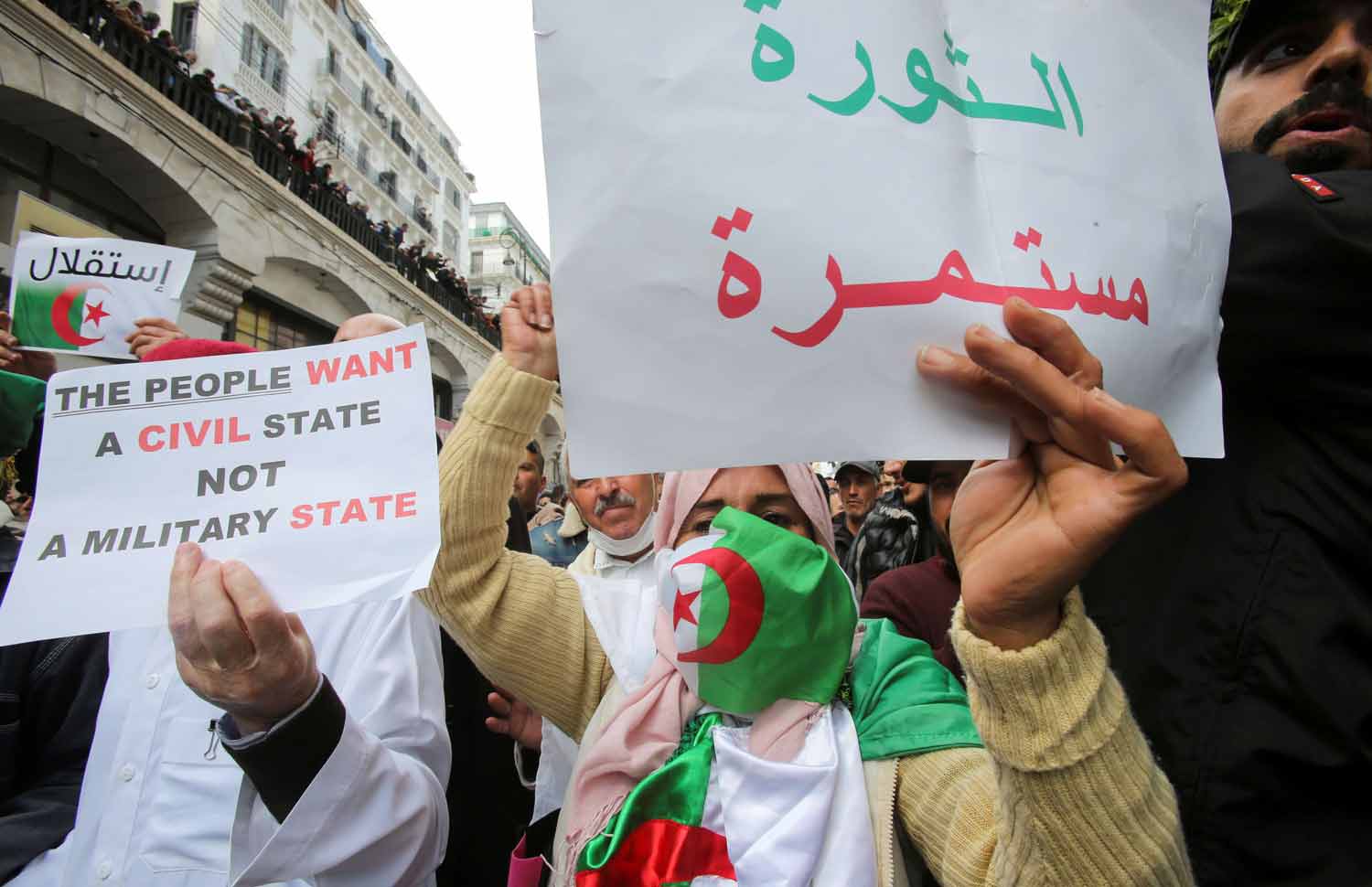 النظام الجزائري يلجأ إلى خيار العنف ضد الثورة Thumbnail