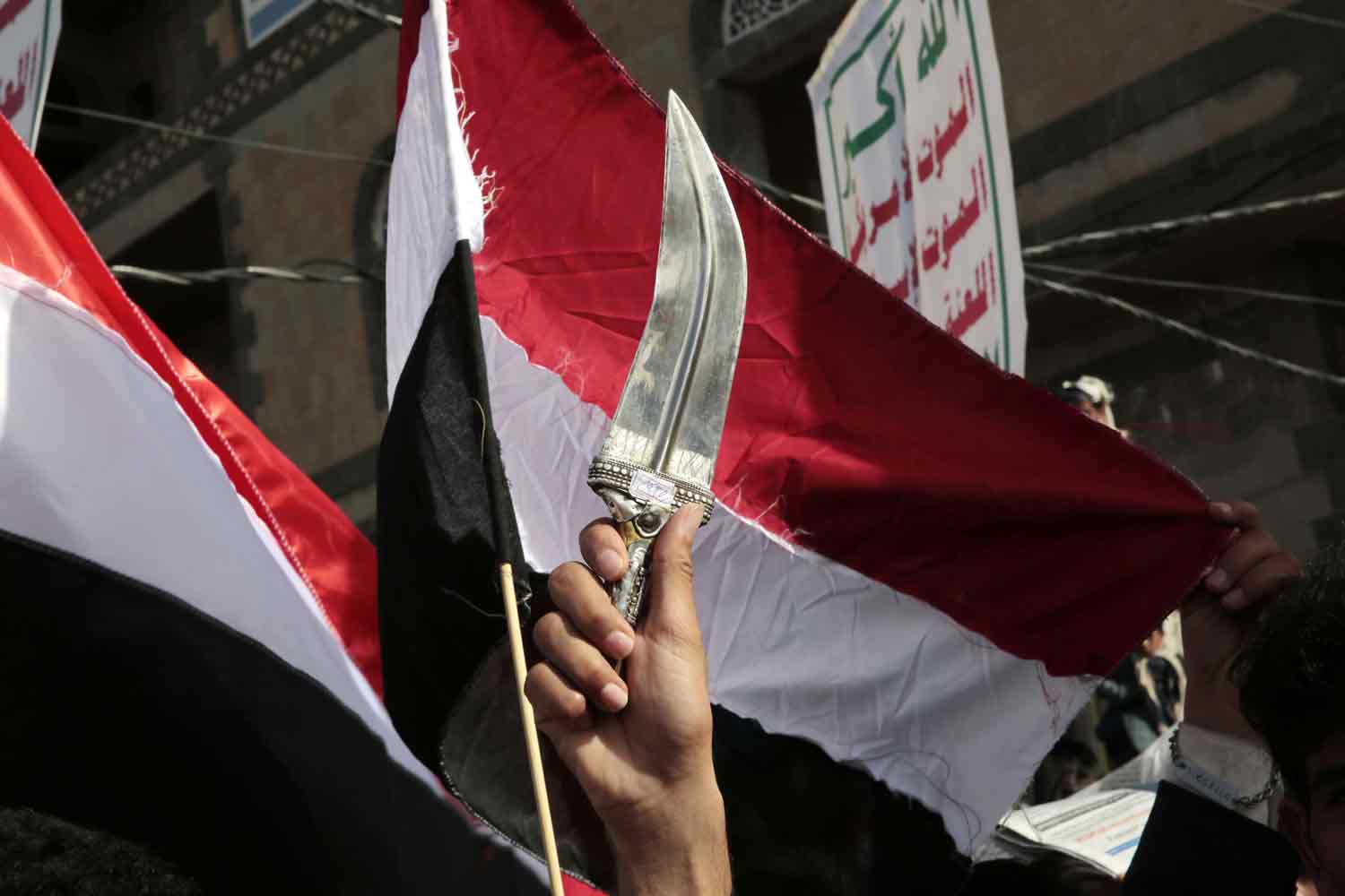 الحوثيون: نحن من يفرض المعادلة على الأرض Thumbnail